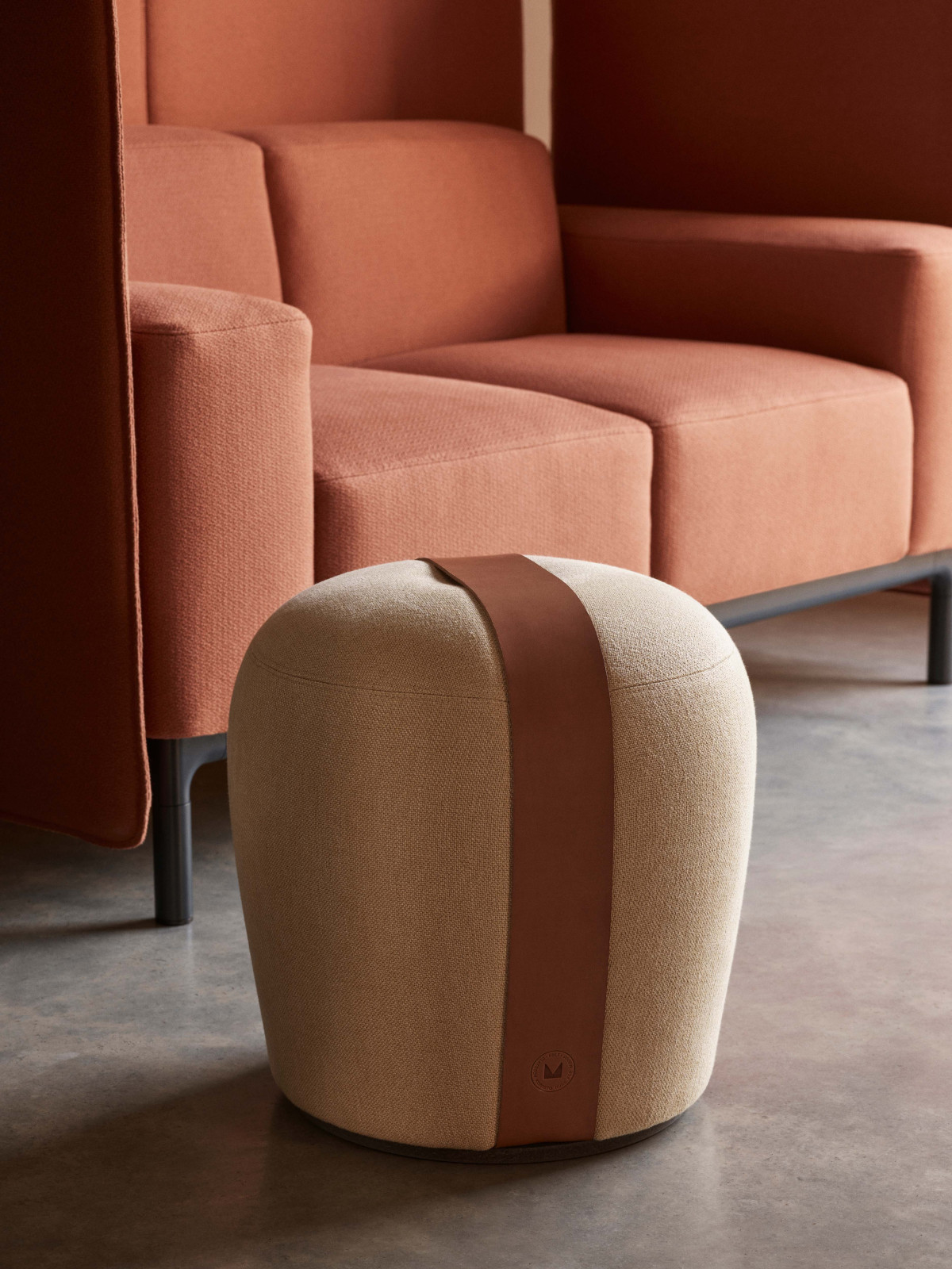 BEL001 Belt stool 04